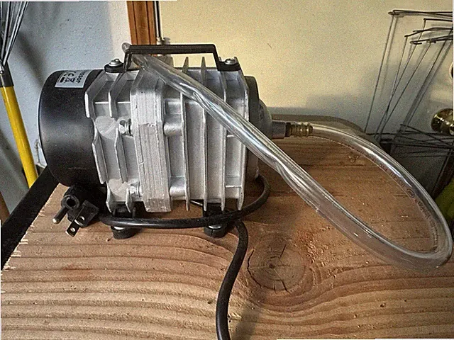 32W Air Compressor 120V 60Hz – 60 L/min Output – USED – Oil-Free Style